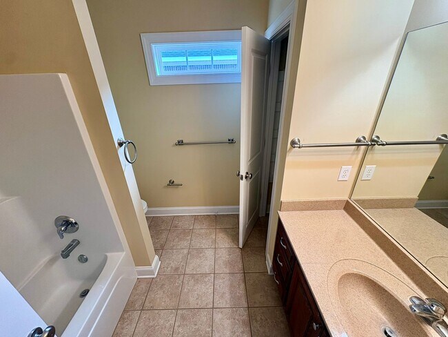 Building Photo - 113 Ledbury Cove