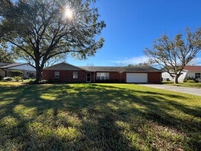 Building Photo - 197 Hidden Lake Dr