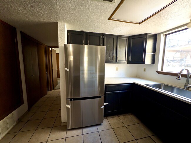 Foto del edificio - 1633 Ebony Ave