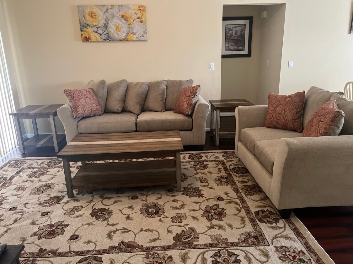 Foto principal - 4642 Court Yard Dr