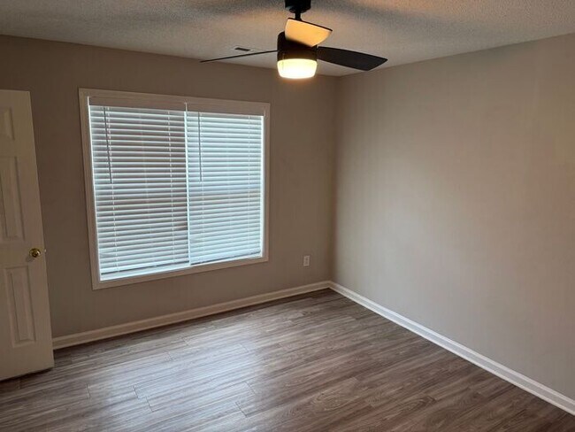 Foto del edificio - Red-Hot Summer Sale!!! Renovated 2-bedroom townhome in Kannapolis