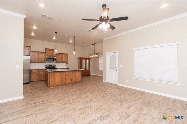 Building Photo - 2060 Stillwell St