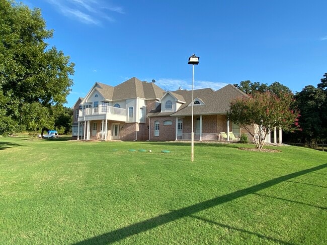 Blue Skies, green grass, surrounded by 30 acres equine pasture - 403 Squirrel Run