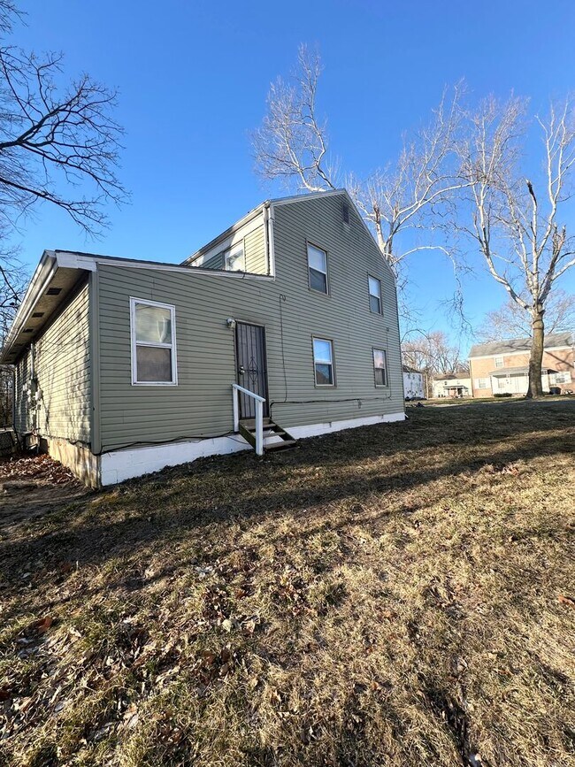 Foto del edificio - Two Story 3BED/2BATH Duplex *** Center Dis...
