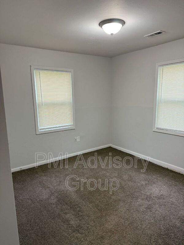 Foto del edificio - 3368 SE Girard St