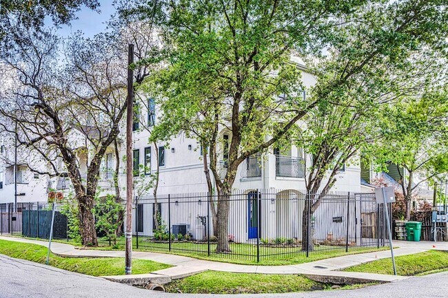Foto del edificio - 4701 Inker St