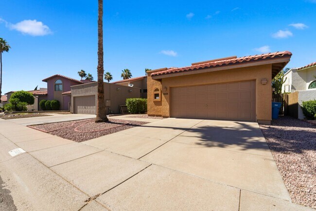 Building Photo - Move-in-ready home available furnished or unfurnished to suit your lifestyle!!