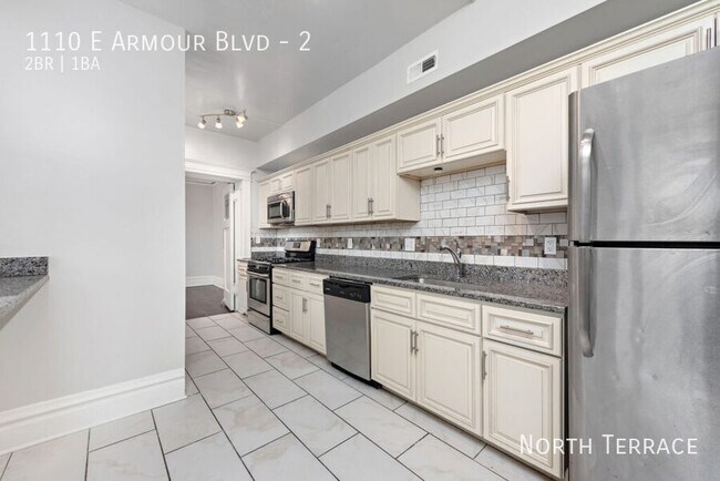 Foto del edificio - Big, Dreamy, VINTAGE 2BR Apartment - Near ...