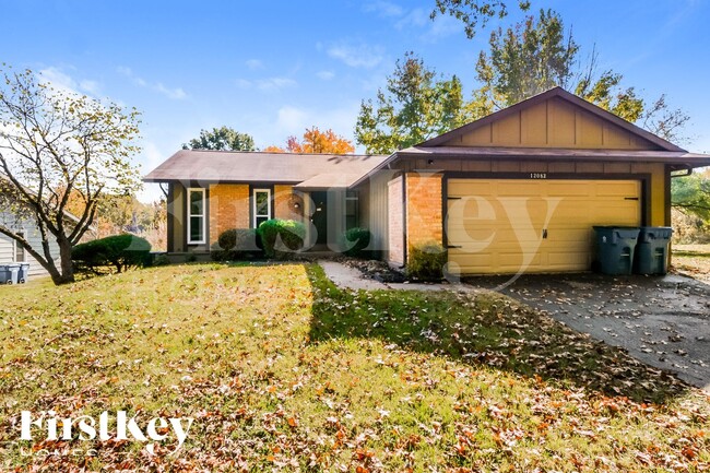 Building Photo - 12082 Foxpoint Dr