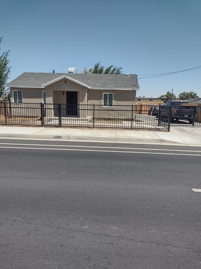 Building Photo - 1041 E Avenue R