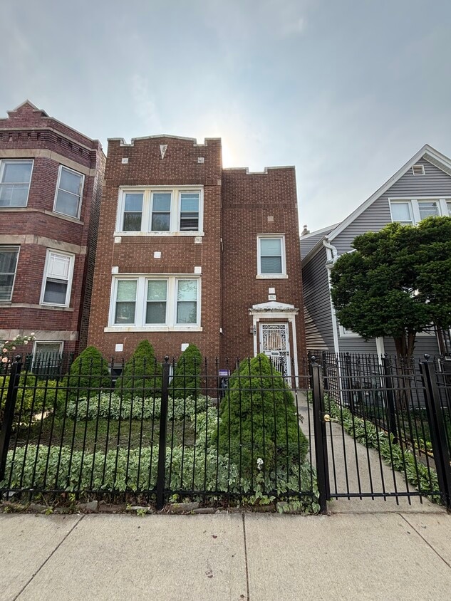 Primary Photo - 1542 N Kolin Ave