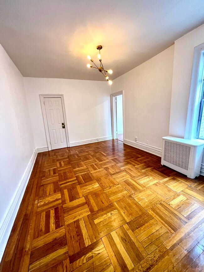 Foto del edificio - 57 Corbin Ave