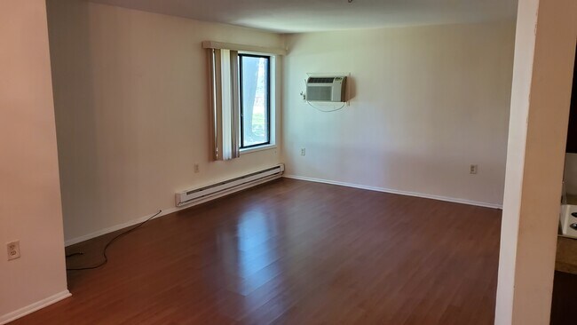 Building Photo - 11 Pine Cluster Cir