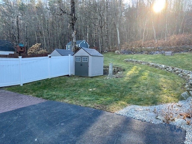 Building Photo - 11 Lake St