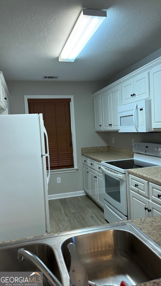 Building Photo - 233 Sunview Dr