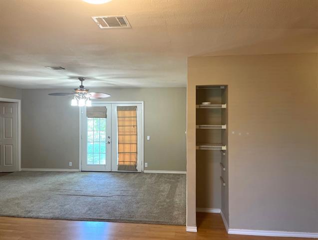 Building Photo - 705 SW Southridge Dr