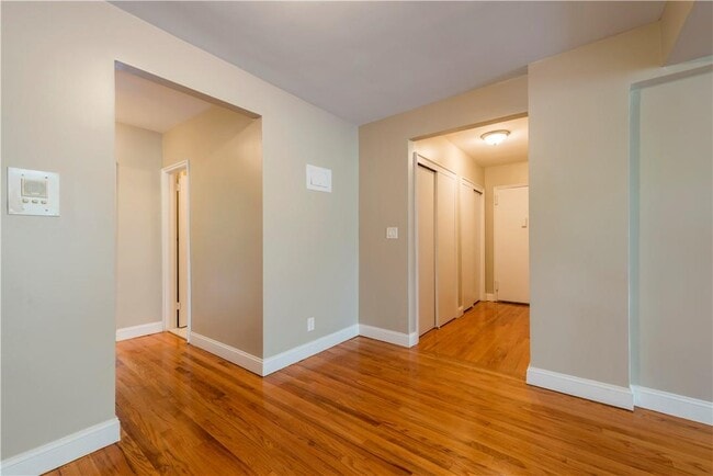 Building Photo - 1133 Midland Ave
