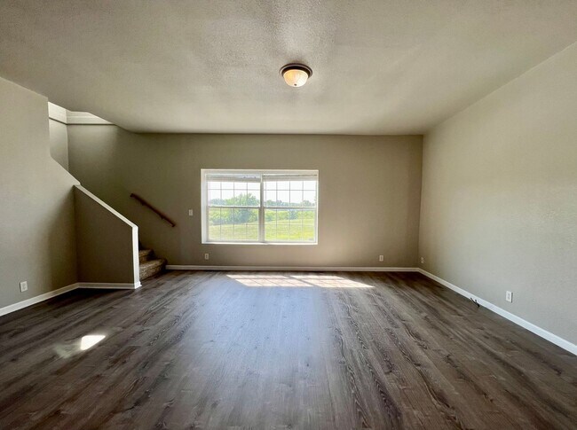 Foto del edificio - Fully Remodeled 3 Bedroom | 2.5 Bath Townh...