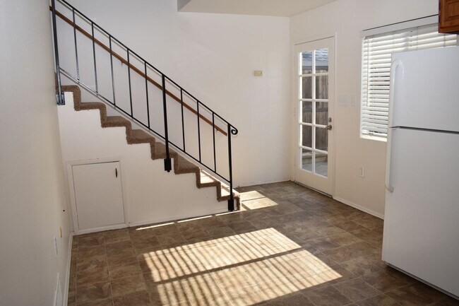 Foto del edificio - 512-516 N CITRUS AVENUE
