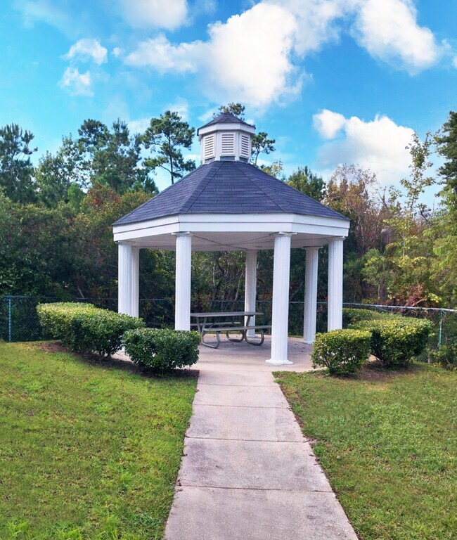 Apartamentos Summer Crest - Gazebo - Summer Crest Apartments