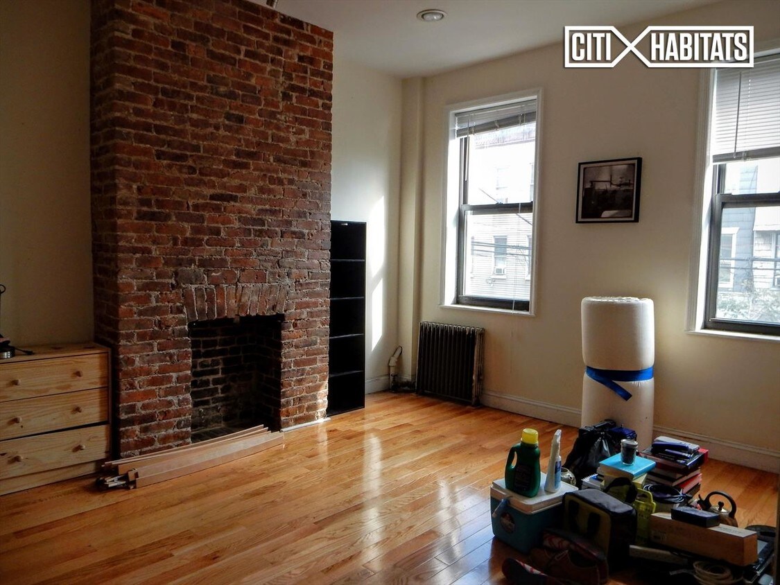 Primary Photo - 273A Nassau Ave