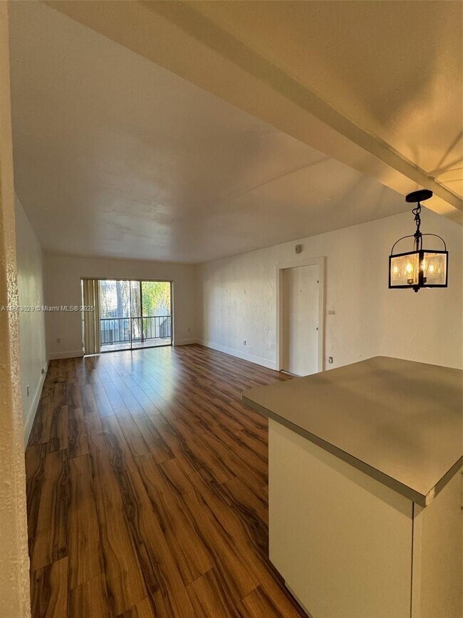Foto del edificio - 7921 SW 104th St