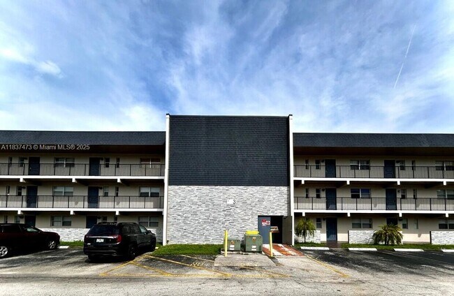 Foto del edificio - 8020 N Colony Cir