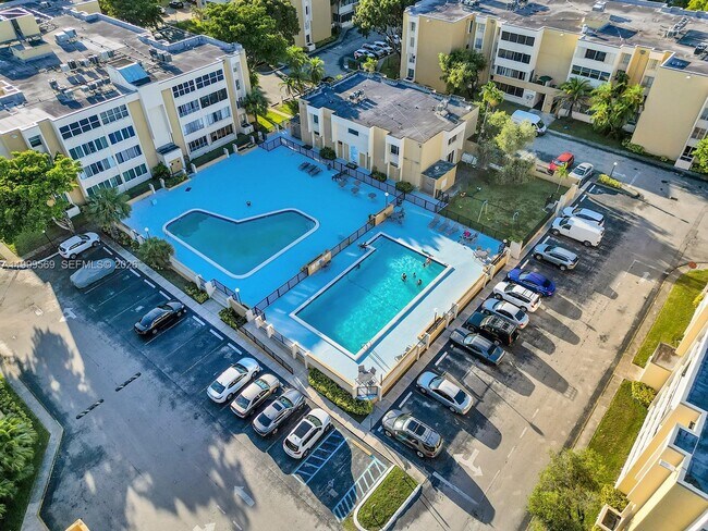 Foto del edificio - 6841 SW 147th Ave