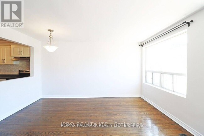 Photo du bâtiment - 1237E Woodbine Ave