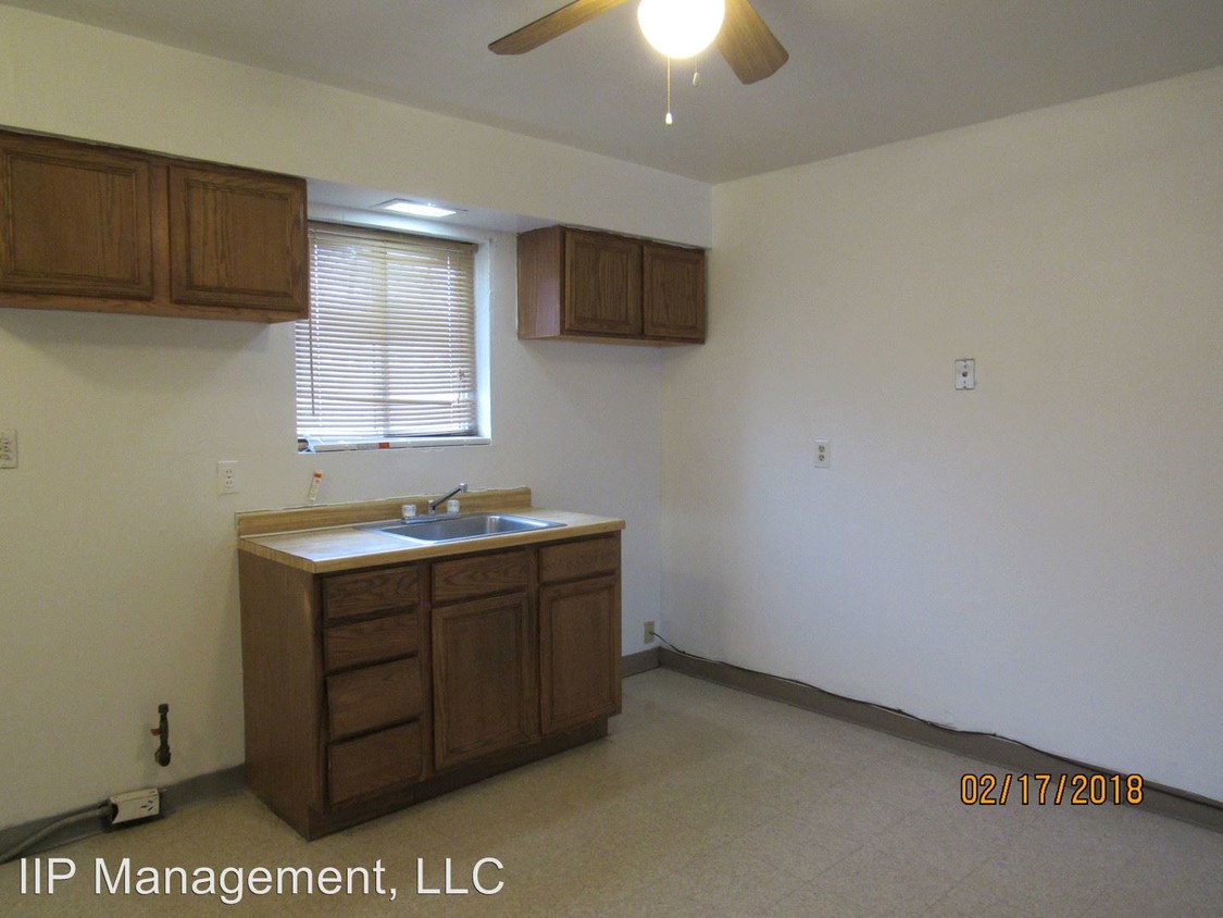 Primary Photo - 6052 Glenway Dr