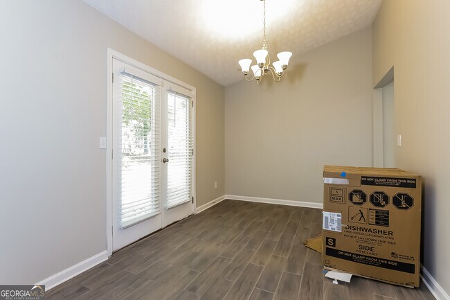 Foto del edificio - 6730 Greenbower Ln