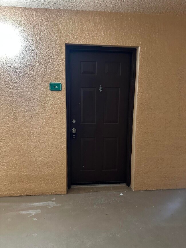 Foto del edificio - 131 SW Palm Dr