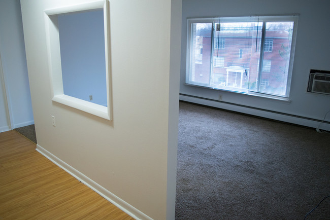 Building Photo - Brooke Park 2 bedroom Apartment!!!!!!!!!!