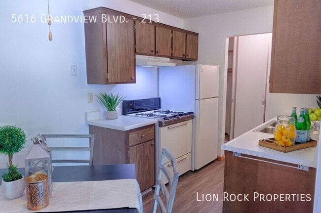Foto del edificio - 5616 Grandview Blvd