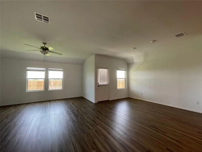Foto del edificio - 302 Arnage Dr