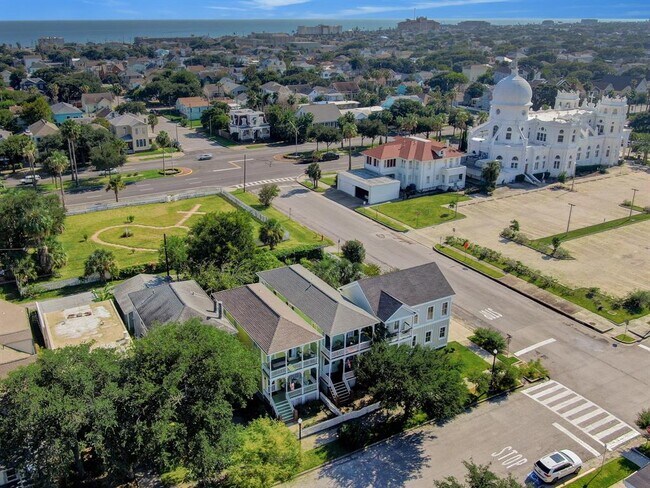 Foto del edificio - 1221 Sealy Ave