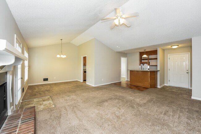 Building Photo - 208 Colchester Dr