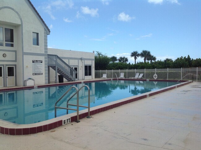 Foto del edificio - 328 Beach Park Ln