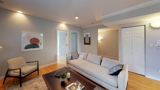 Foto del edificio - 1632 W Blackhawk St