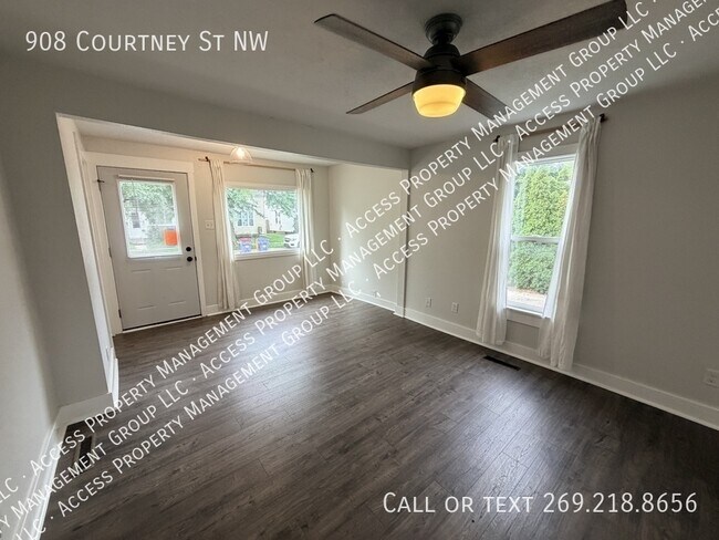 Building Photo - 908 Courtney St NW