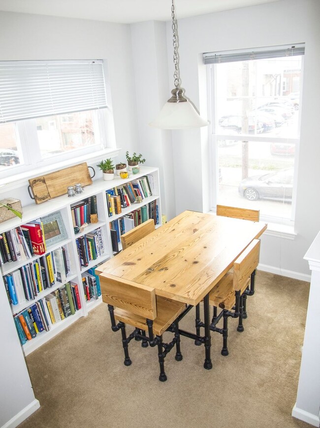 Building Photo - Sunny Olde Kensington 3bd/2bth Home for Ju...