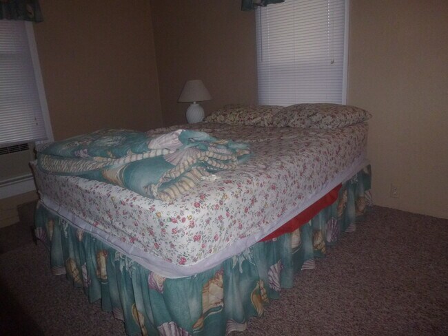 Habitación con cama de tamaño completo - 613 W Hardin St
