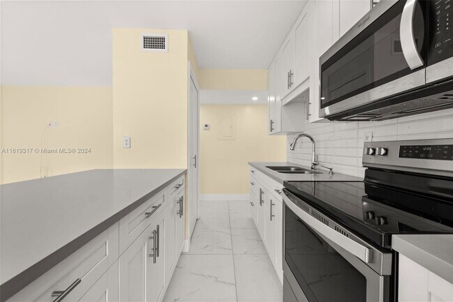 Building Photo - 9390 W Flagler St