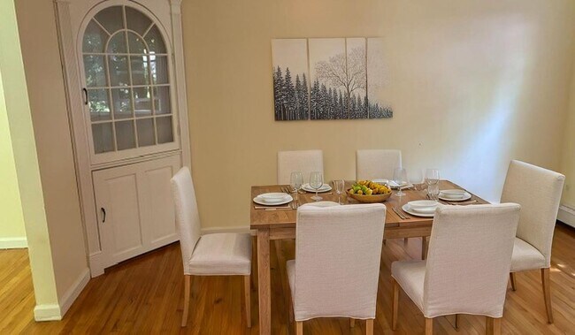 Foto del edificio - 154 Riverhill Rd
