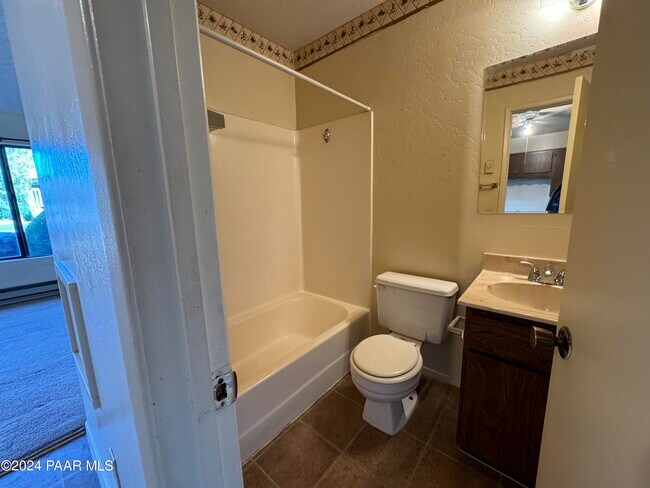 Foto del edificio - 6330 E Copper Hill Dr