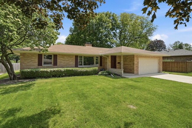 Building Photo - 152 Crestwood Dr