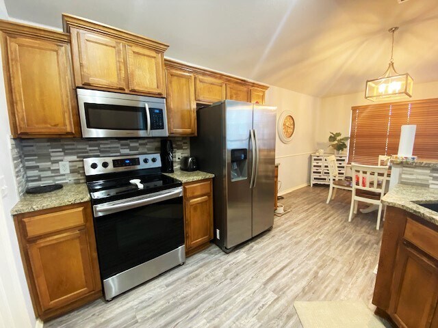Building Photo - 2512 Black Oaks Cir