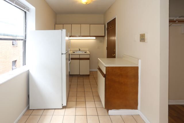 Building Photo - 822 W Cornelia