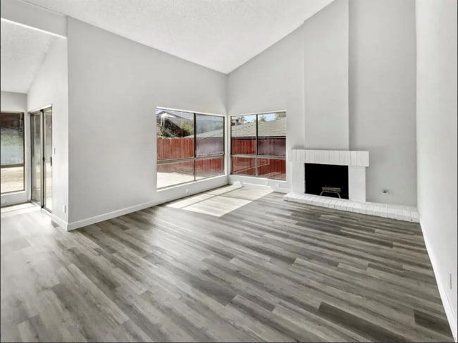 Foto del edificio - 5989 Chaumont Dr