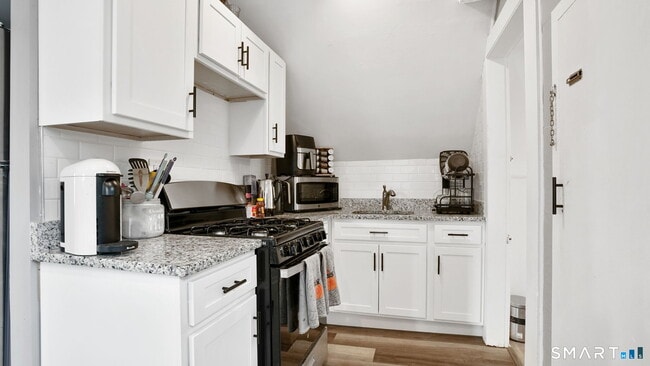 Building Photo - 49 Atwater Ave